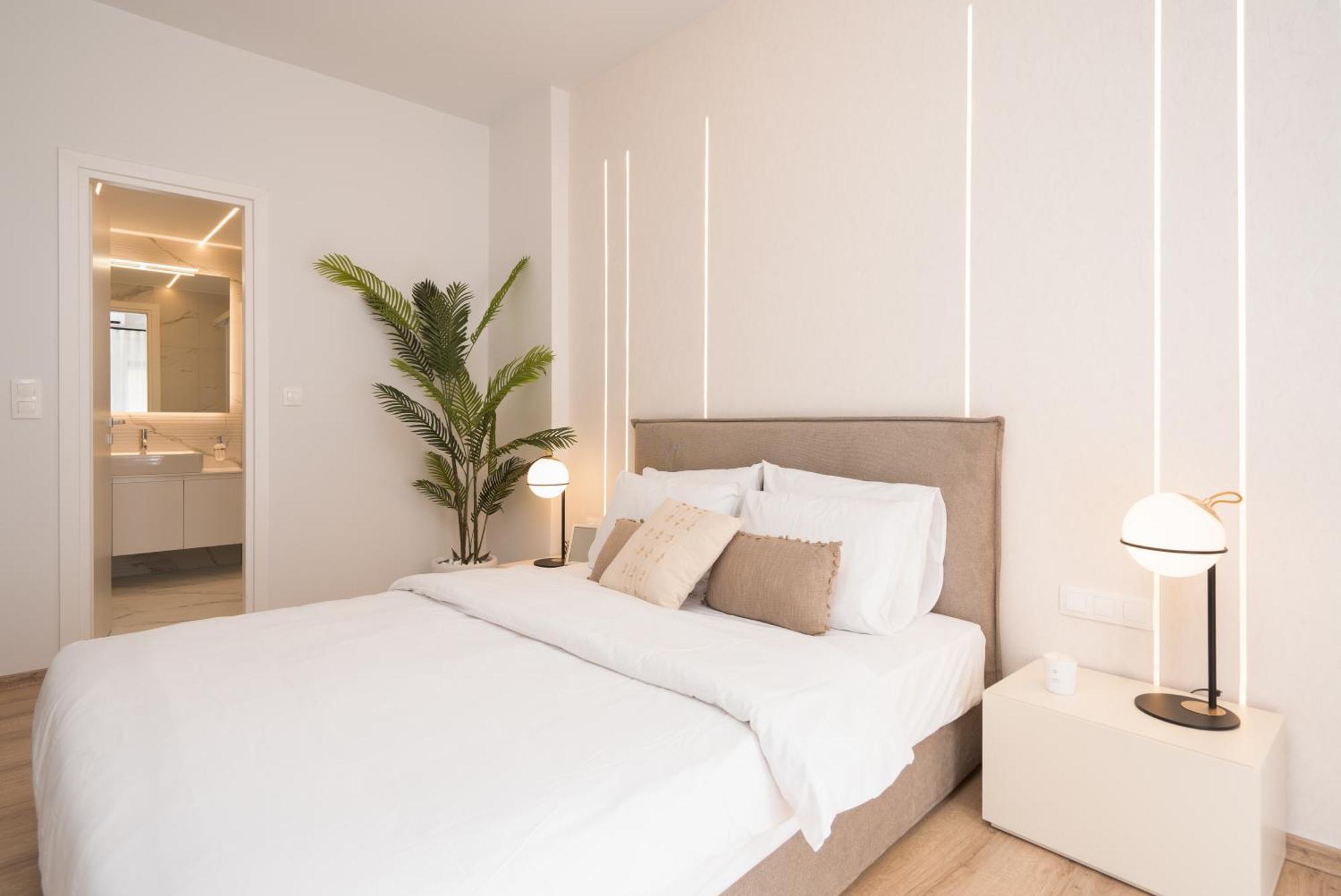 Luxury Apartment Next To The National Museum アテネ エクステリア 写真